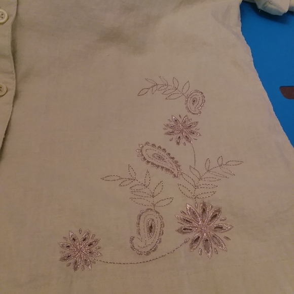 U436. Lt. Green, medium, button down blouse. - Picture 4 of 8